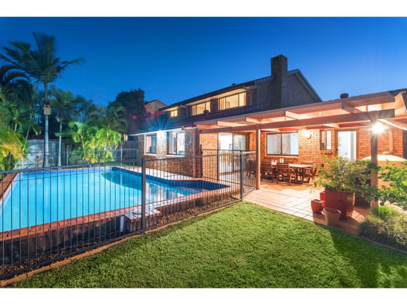 4 Kuhler Court, Carindale QLD 4152