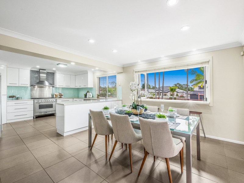 1 Hatherton Crescent, Carindale QLD 4152