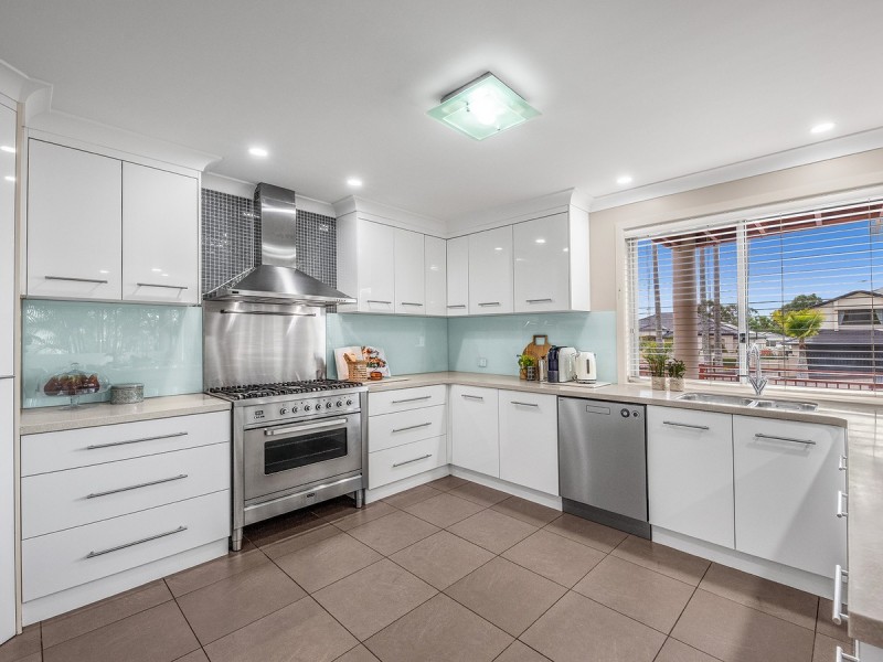 1 Hatherton Crescent, Carindale QLD 4152