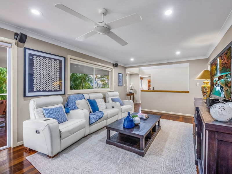 1 Hatherton Crescent, Carindale QLD 4152