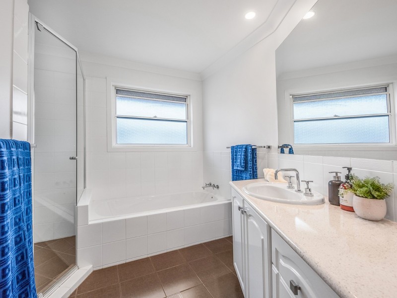 1 Hatherton Crescent, Carindale QLD 4152