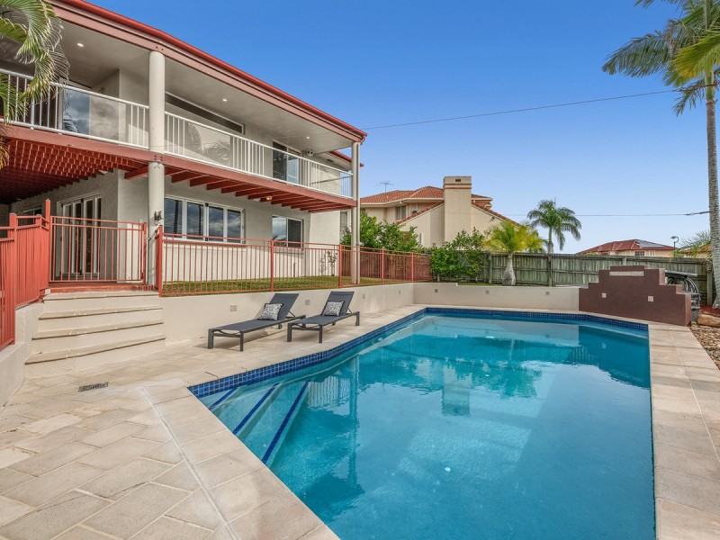 1 Hatherton Crescent, Carindale QLD 4152