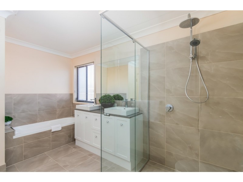 25 Charlotte Street, Carina QLD 4152