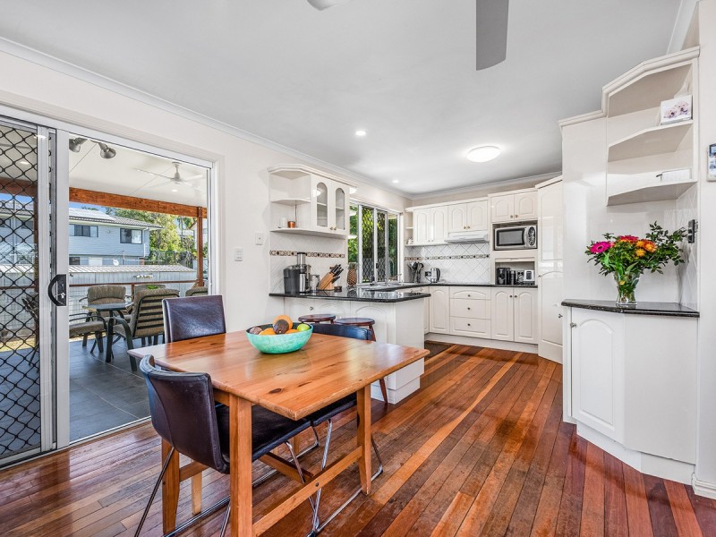 19 Peterglen Street, Wishart QLD 4122