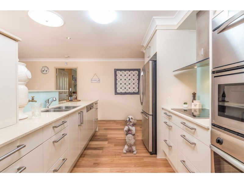 11 Campbell Street, Wakerley QLD 4154