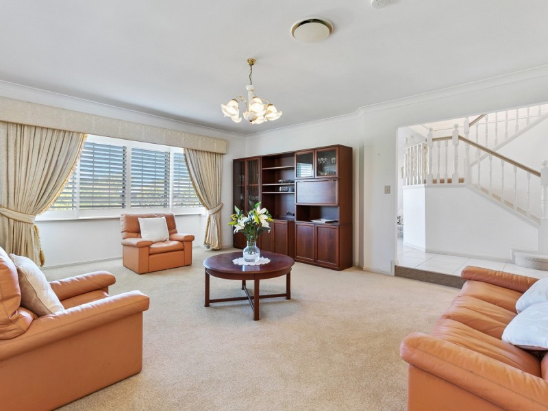 21 Breadsell Street, Carindale QLD 4152