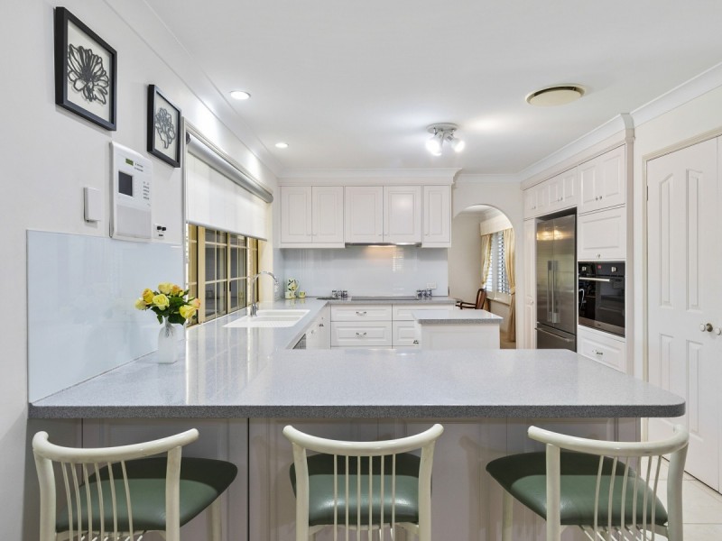 21 Breadsell Street, Carindale QLD 4152