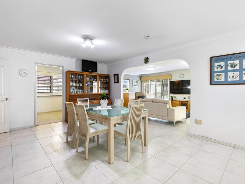 21 Breadsell Street, Carindale QLD 4152