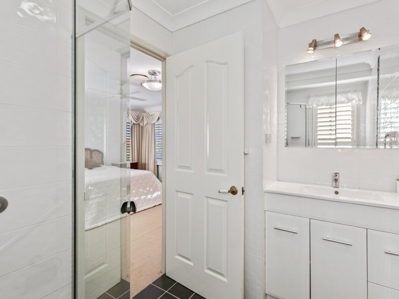 21 Breadsell Street, Carindale QLD 4152