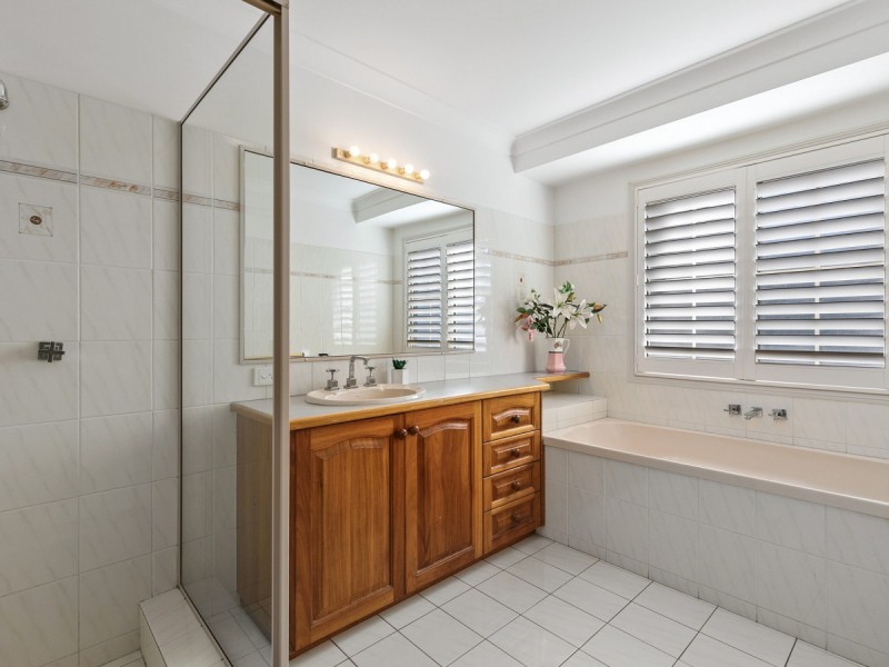 21 Breadsell Street, Carindale QLD 4152