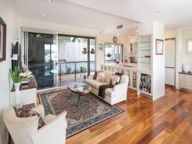 6B Hanworth Street, East Brisbane QLD 4169