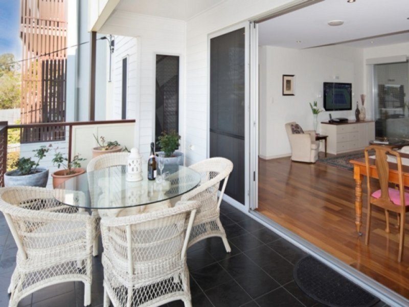 6B Hanworth Street, East Brisbane QLD 4169