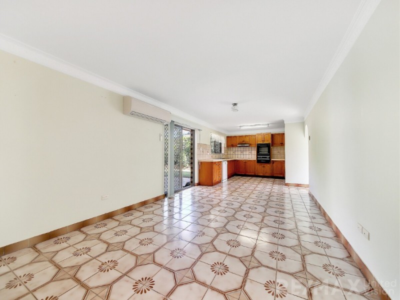 22 Urquhart Street, Carindale QLD 4152