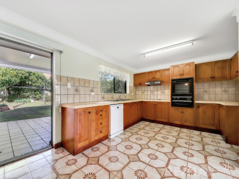 22 Urquhart Street, Carindale QLD 4152
