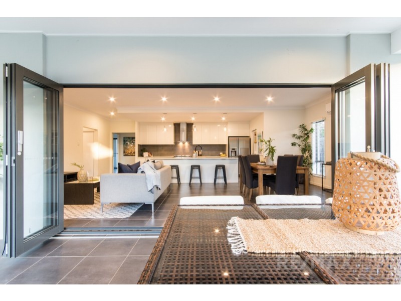 4 Beard Place, Wellington Point QLD 4160
