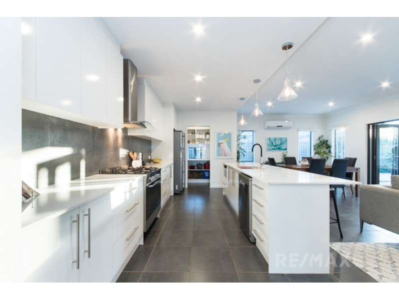 4 Beard Place, Wellington Point QLD 4160
