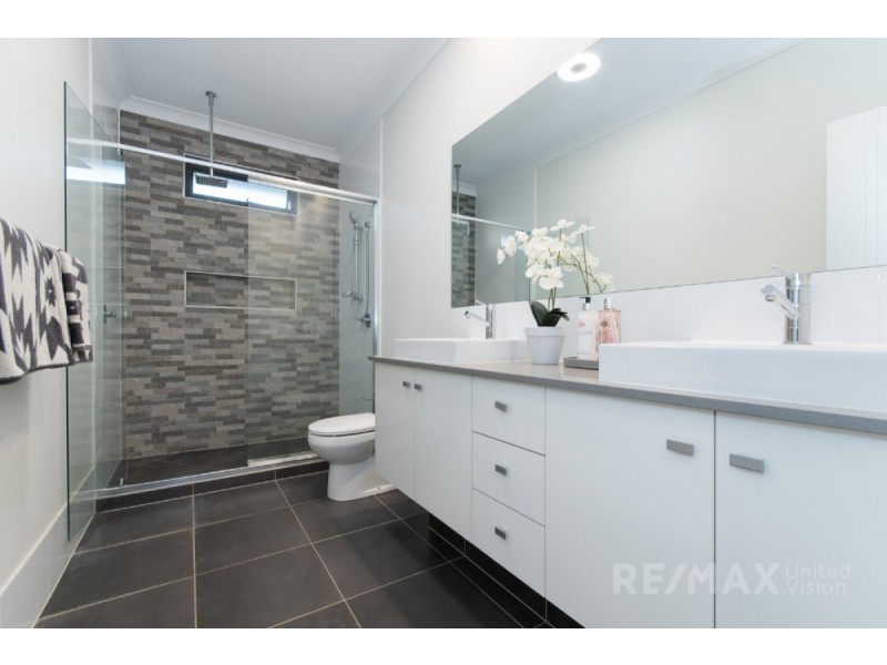 4 Beard Place, Wellington Point QLD 4160