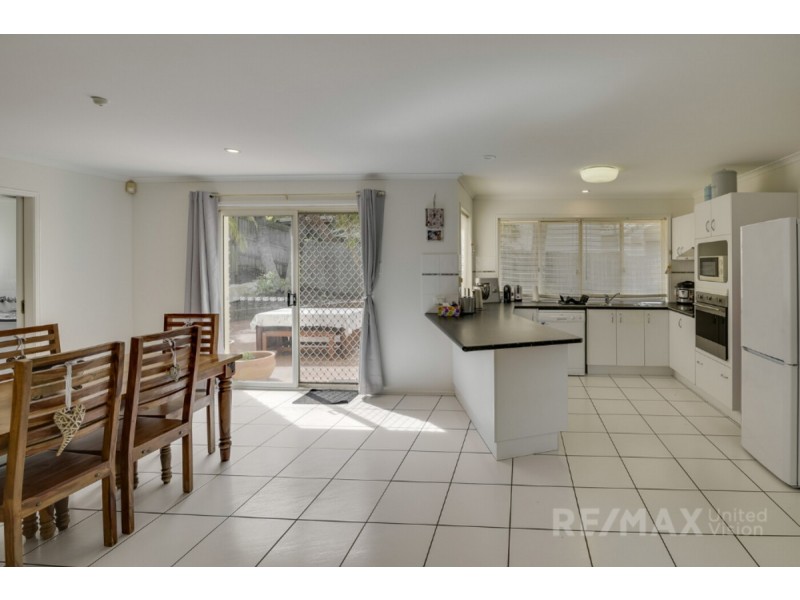 2 Carlton Court, Carindale QLD 4152