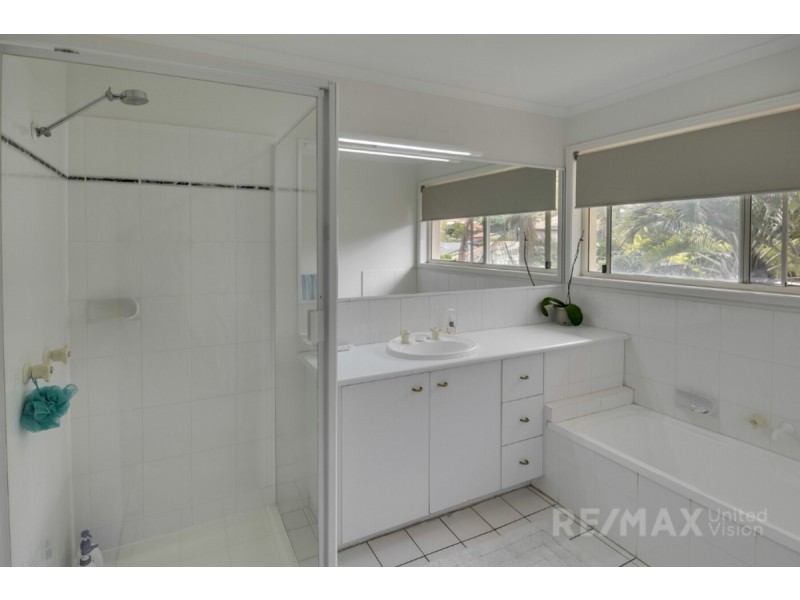 2 Carlton Court, Carindale QLD 4152