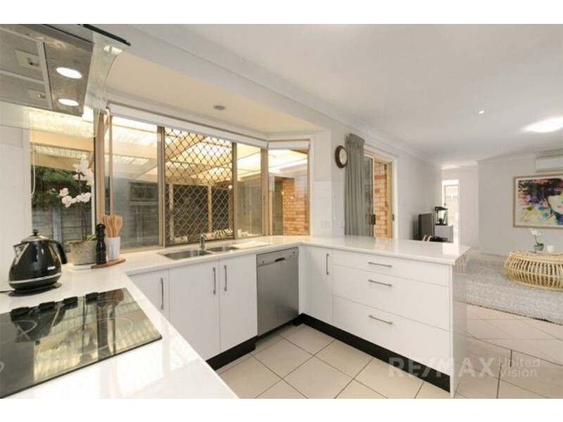 8 Olivia Drive, Carina Heights QLD 4152