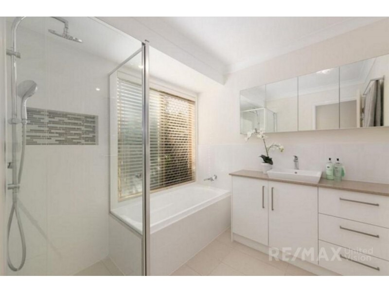 8 Olivia Drive, Carina Heights QLD 4152