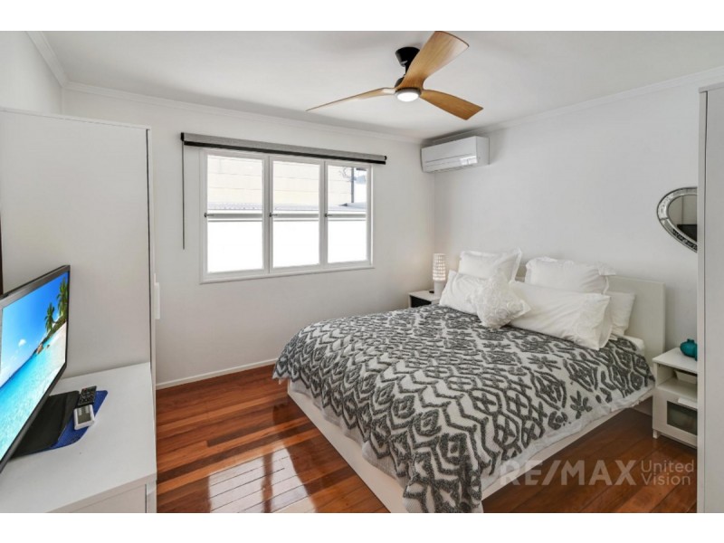 36 Russell Avenue, Norman Park QLD 4170