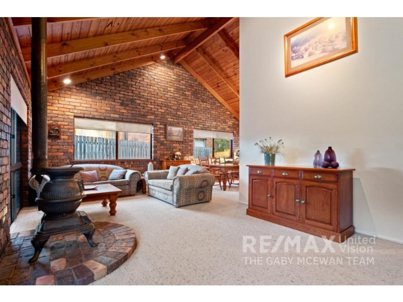 7 Urquhart Street, Carindale QLD 4152