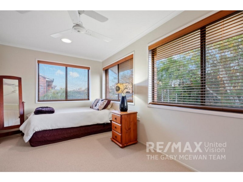 7 Urquhart Street, Carindale QLD 4152