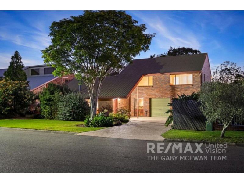 7 Urquhart Street, Carindale QLD 4152