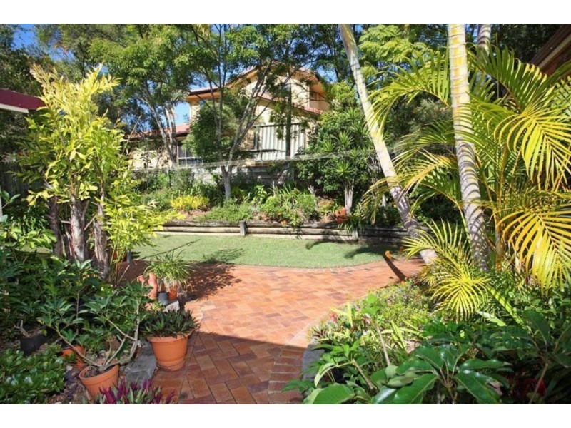 16 Rossmoya Street, Carindale QLD 4152