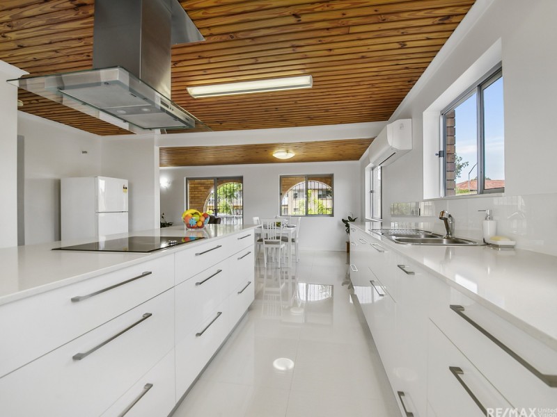 11 Vortigern Street, Carindale QLD 4152