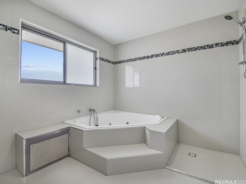 11 Vortigern Street, Carindale QLD 4152