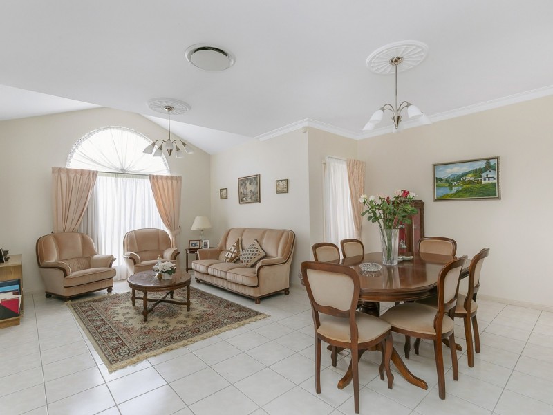 26 Grosmont Street, Carindale QLD 4152