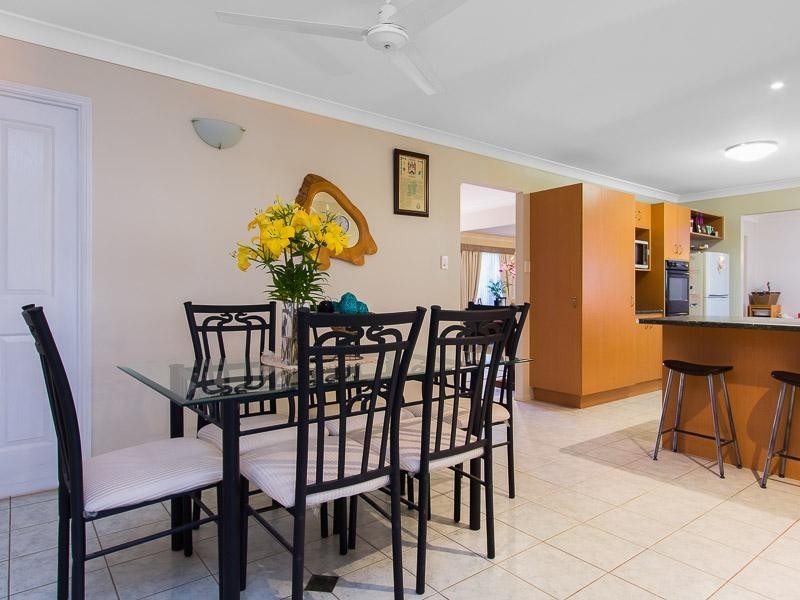 5 Alpena  Cl, Carindale QLD 4152