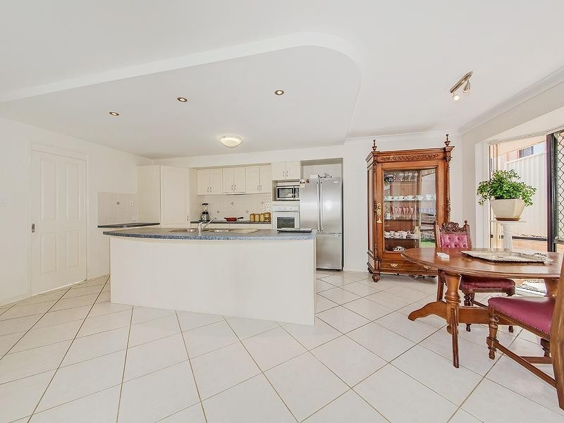 48 Kenilworth Pl, Carindale QLD 4152