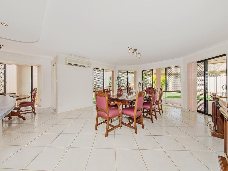 48 Kenilworth Pl, Carindale QLD 4152