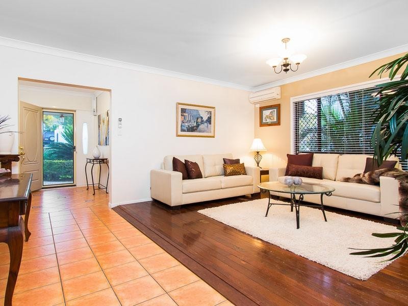 18 Milanion Cres, Carindale QLD 4152