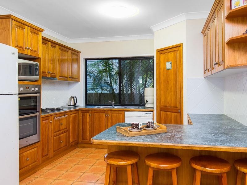 18 Milanion Cres, Carindale QLD 4152