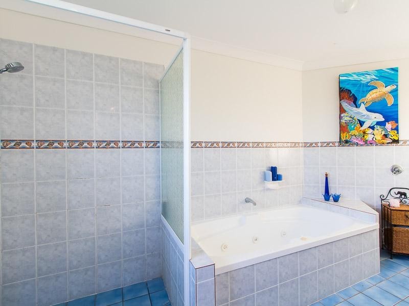 18 Milanion Cres, Carindale QLD 4152