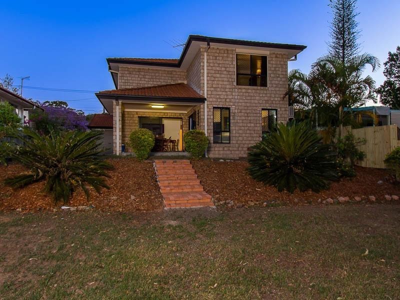 18 Milanion Cres, Carindale QLD 4152