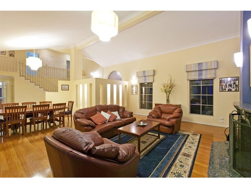 15 Jennings Ct, Carindale QLD 4152