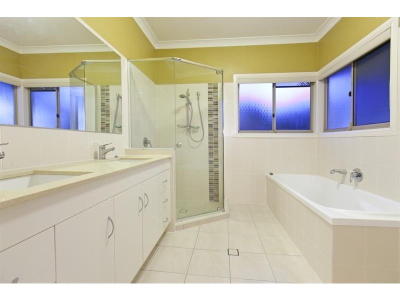 15 Jennings Ct, Carindale QLD 4152