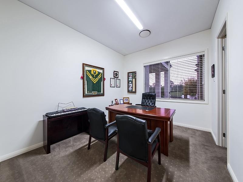 49 Charleton St, Chandler QLD 4155
