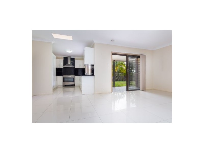 12 Rhuddlan St, Carindale QLD 4152