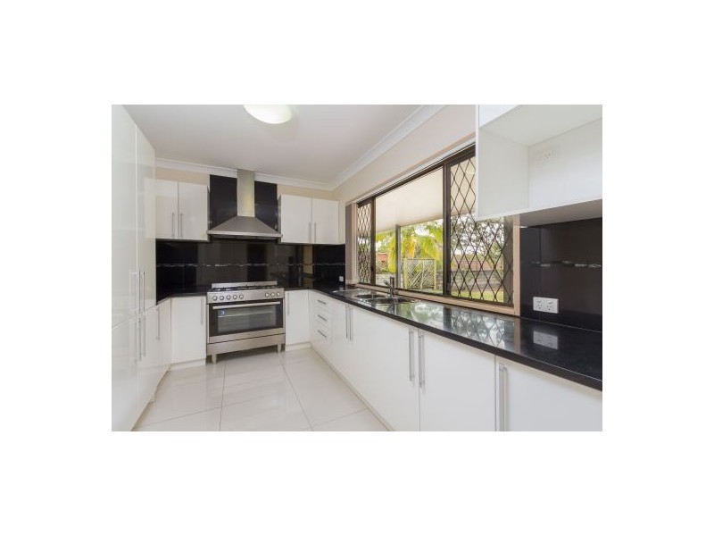12 Rhuddlan St, Carindale QLD 4152