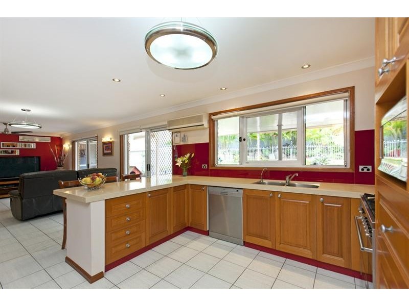 3 Waverney Ct, Carindale QLD 4152