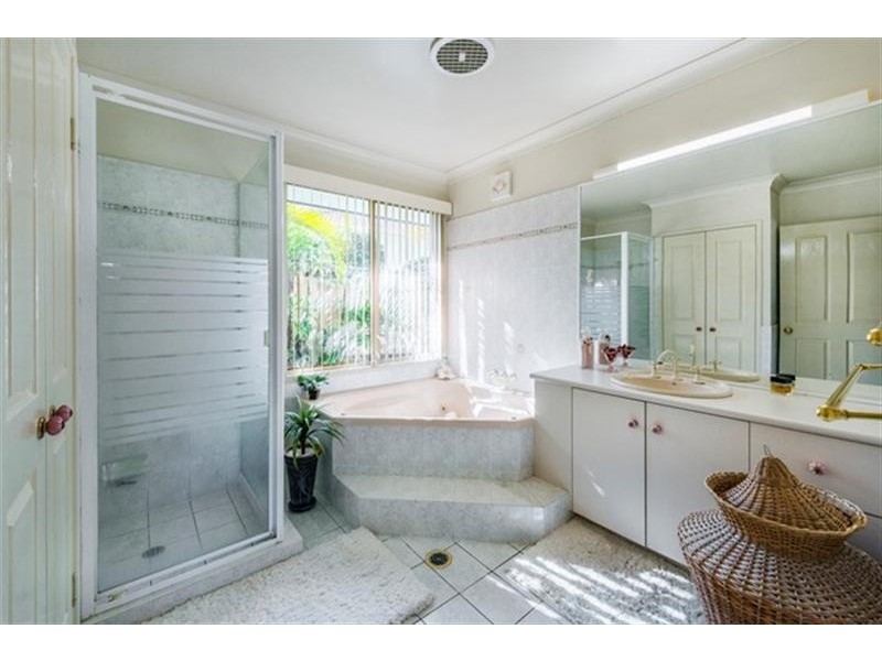 152 Delaney Cct, Carindale QLD 4152