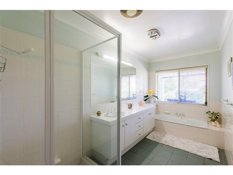 152 Delaney Cct, Carindale QLD 4152