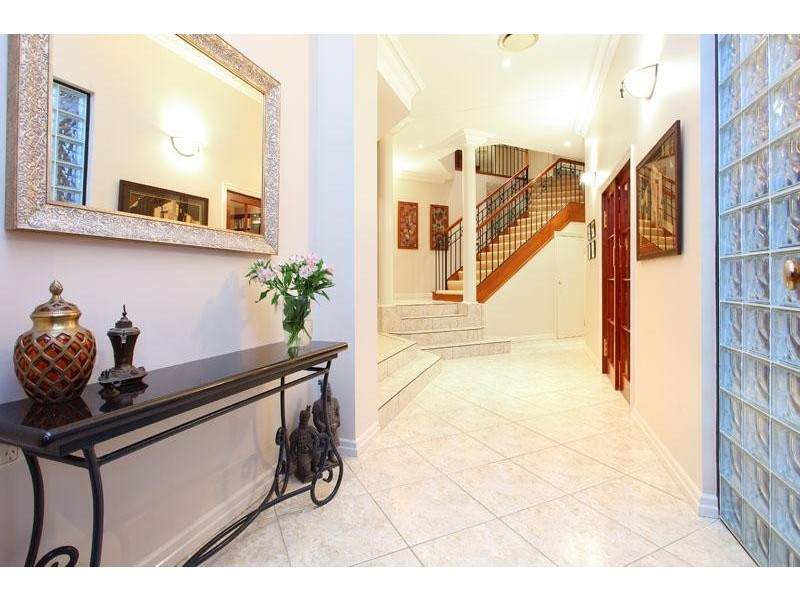 106 Delaney Cct, Carindale QLD 4152