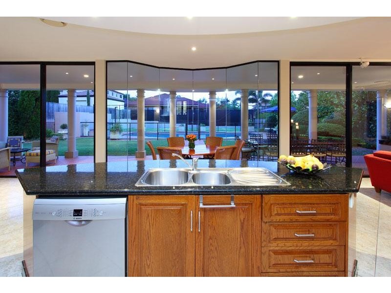 106 Delaney Cct, Carindale QLD 4152